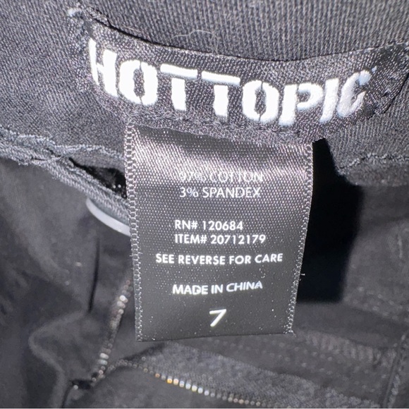 Women’s Hot Topic Black Cargo Pants, Sz 28 waist, wide leg style, NWT. - Picture 11 of 13